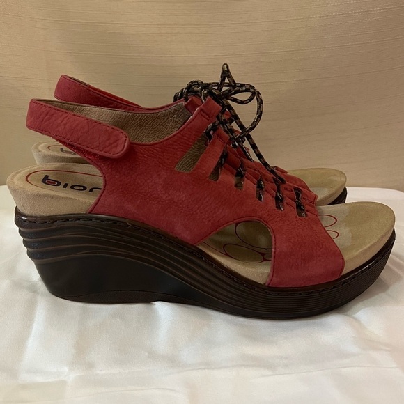 Bionica women’s red leather wedge heel sandal size 11 summer comfortable - Picture 3 of 8
